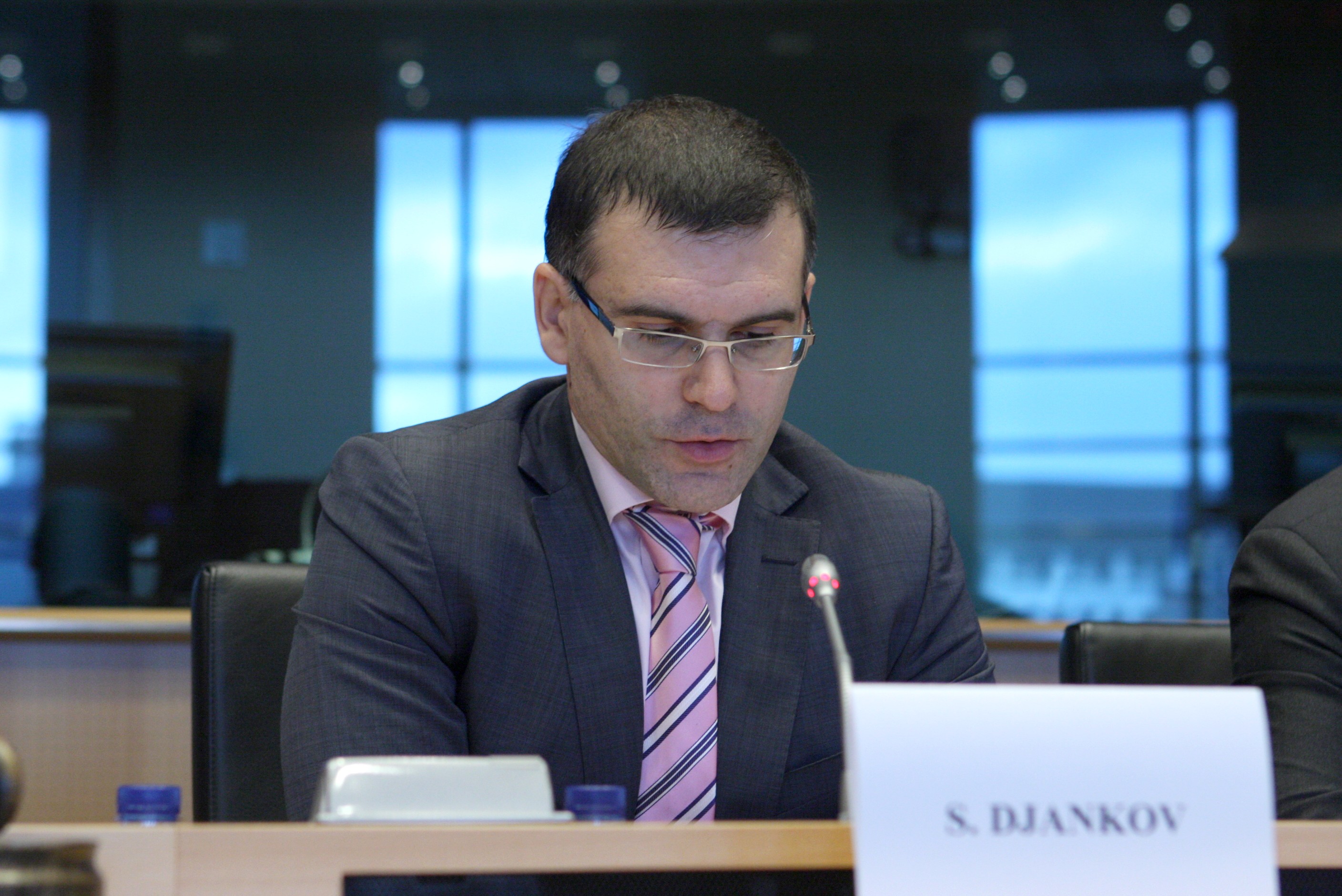 Bulgaria may apply for euro entry mechanism in 2011, says finance minister 