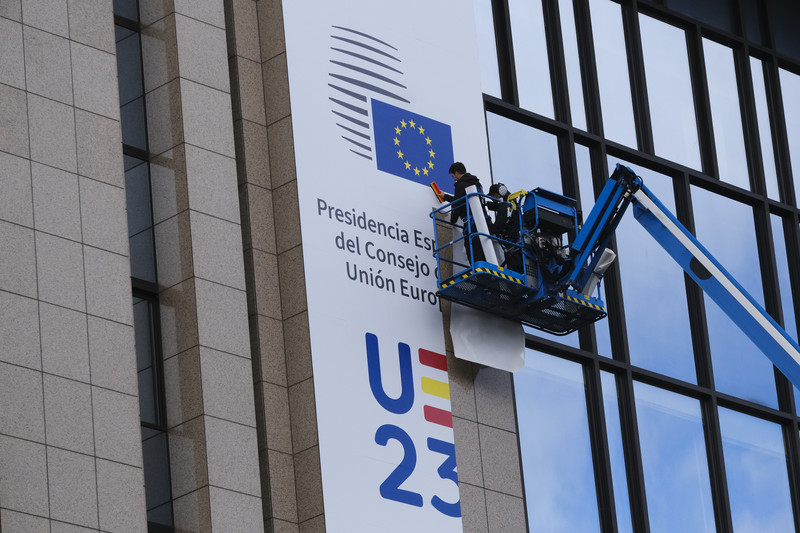 La presidencia española de la UE firma un acuerdo ‘inaceptable’ con los fabricantes de automóviles